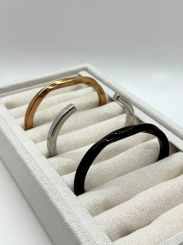 Twisted Metal Bangle