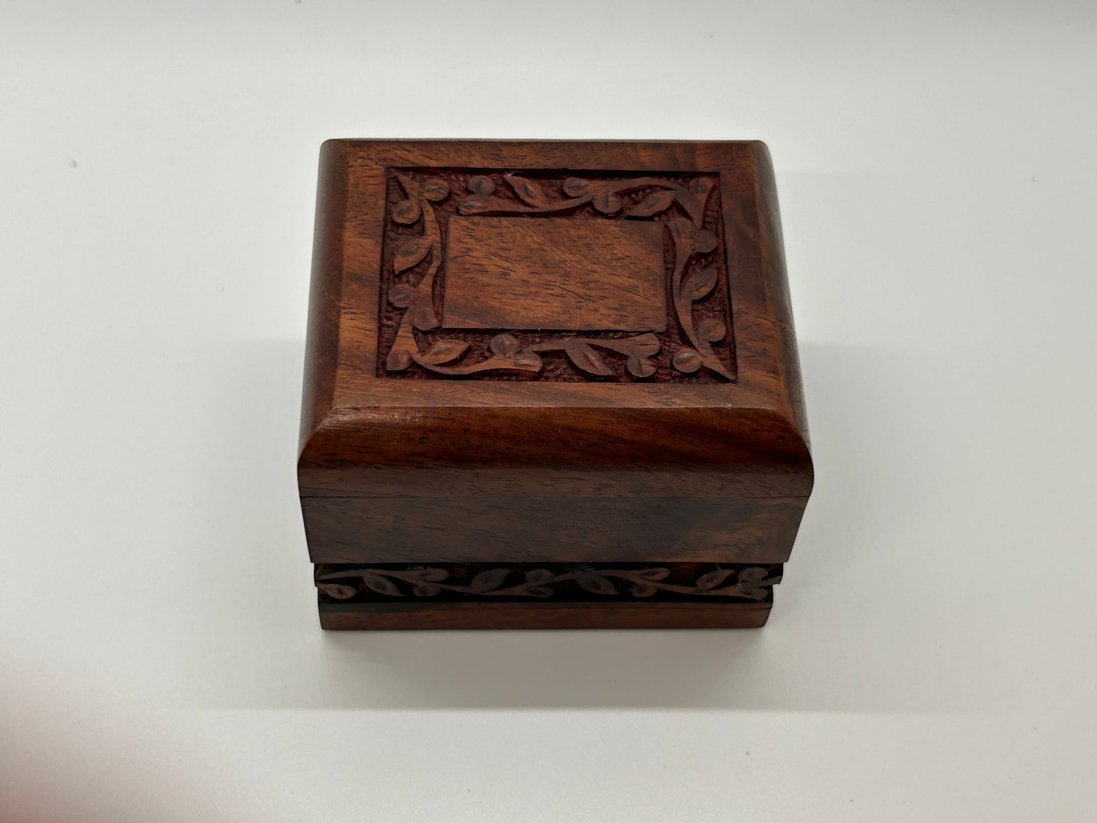 Keepsake size of the Rosewood Ivy Urn.